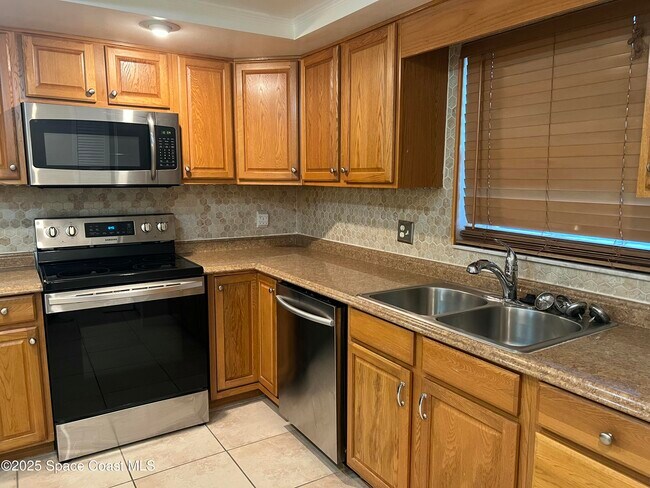 Building Photo - 3135 Shady Dell Ln