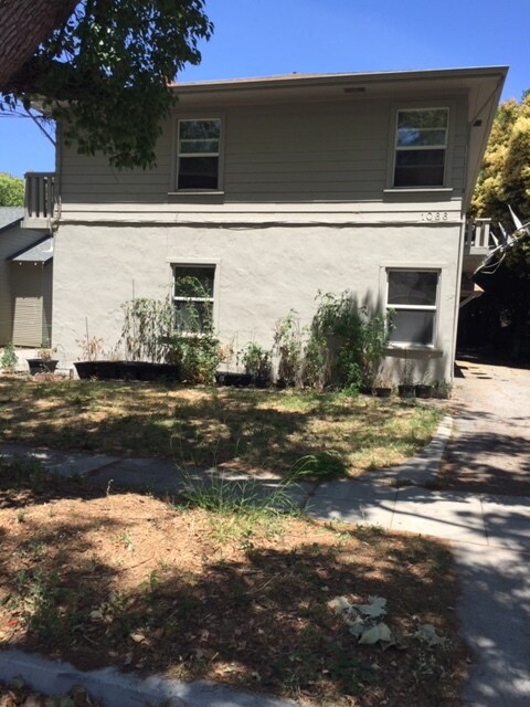 Vista frontal - 1066 Sherwood Ave