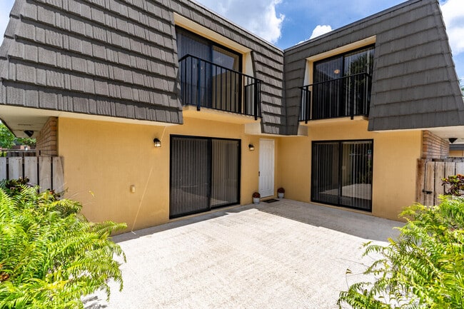 Building Photo - 622 6th Way