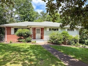 Building Photo - 1127 Clermont Dr