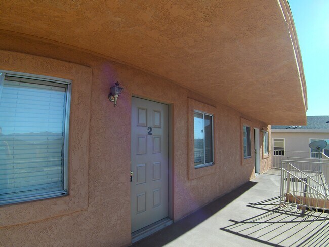 Front door and patio - 1790 North Ave