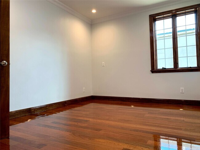 Foto del edificio - 43-28-43220 220th St