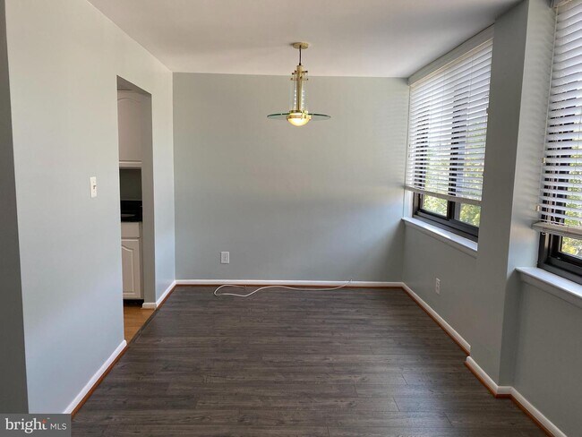 Building Photo - 600 Roosevelt Blvd
