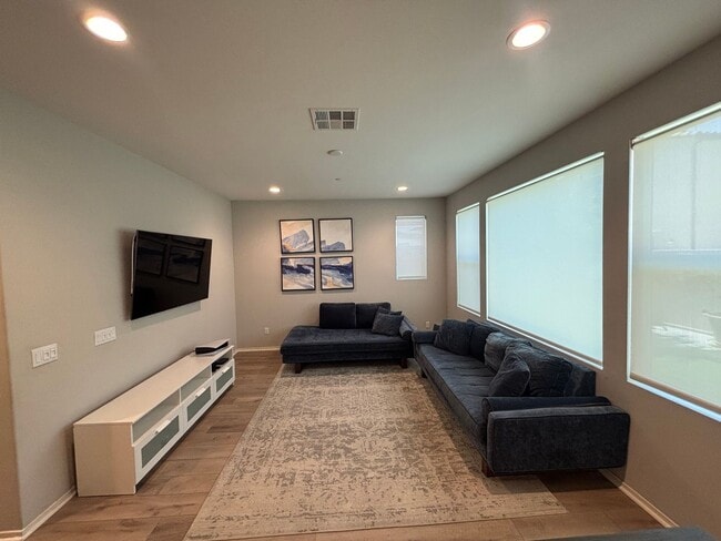 Building Photo - Spacious 3-Bedroom Home with Community Ame...