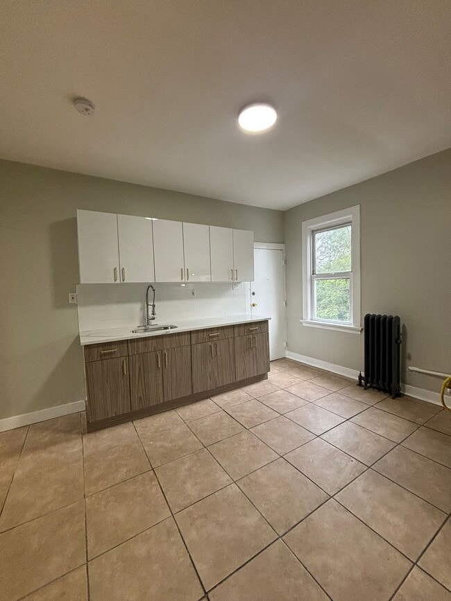 262 Ellis Ave 6 - 263 Ellis Ave