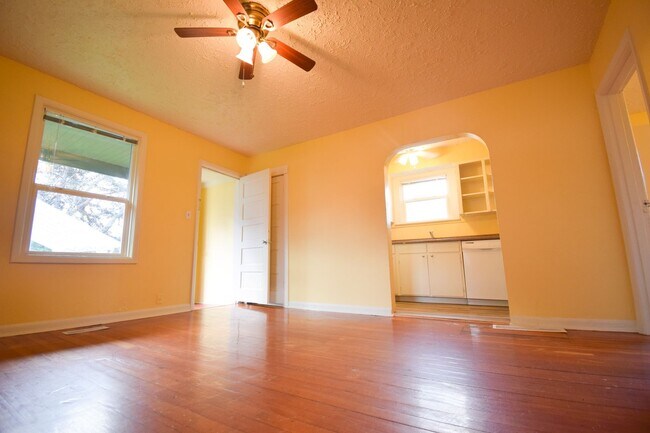 Foto del edificio - 2BDRM Home Available NOW in Sabin Neighborhood!