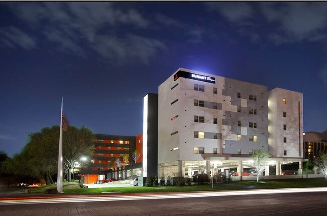 Building Photo - 12777 Merit Dr