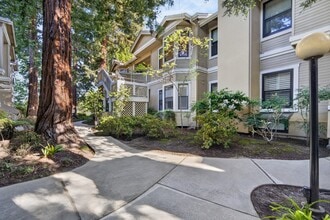 Building Photo - 935 La Mesa Terrace