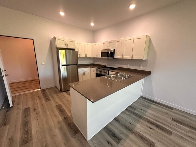 Interior Photo - Large One Bedroom Close to Vancouver Mall