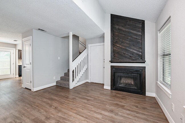 Building Photo - 2320 Jaguar Dr