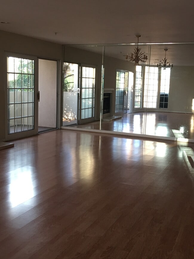 Building Photo - 1817 Selby Ave