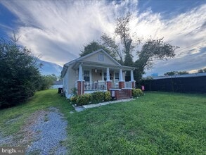 Building Photo - 102 Hillcrest Dr