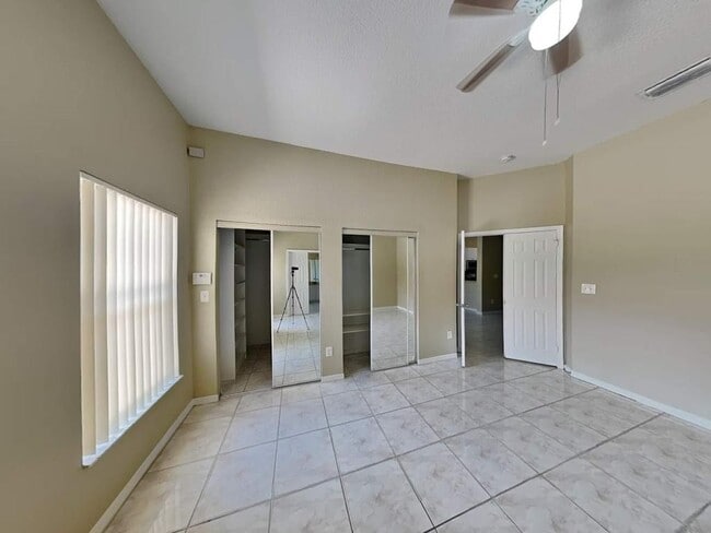 Building Photo - 1422 SW 158th Ave