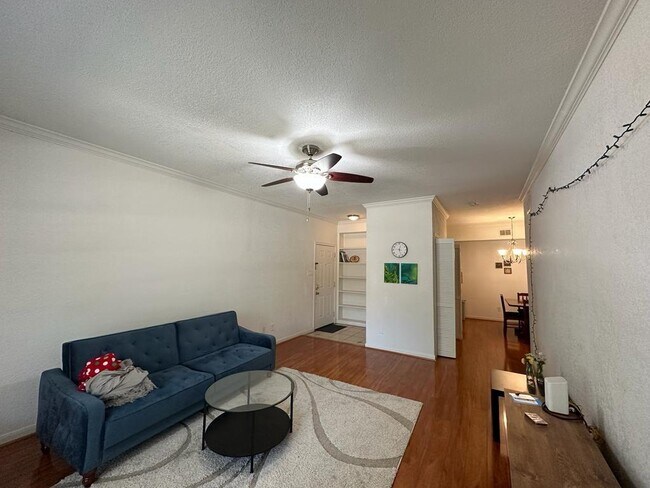 Building Photo - 2255 Braeswood Park Dr