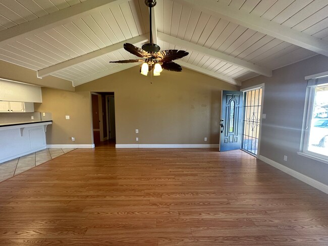 Foto del edificio - Yard maintenance provided