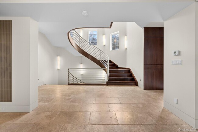 Building Photo - 121 Piping Rock Rd