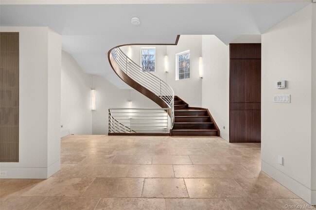 Foto del edificio - 121 Piping Rock Rd