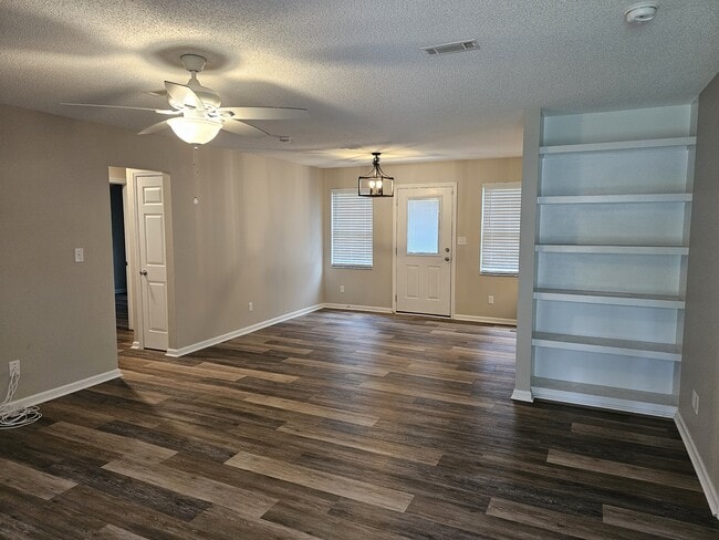 Building Photo - 2602 Davis Ave