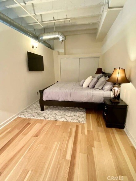 Foto del edificio - 312 W 5th St