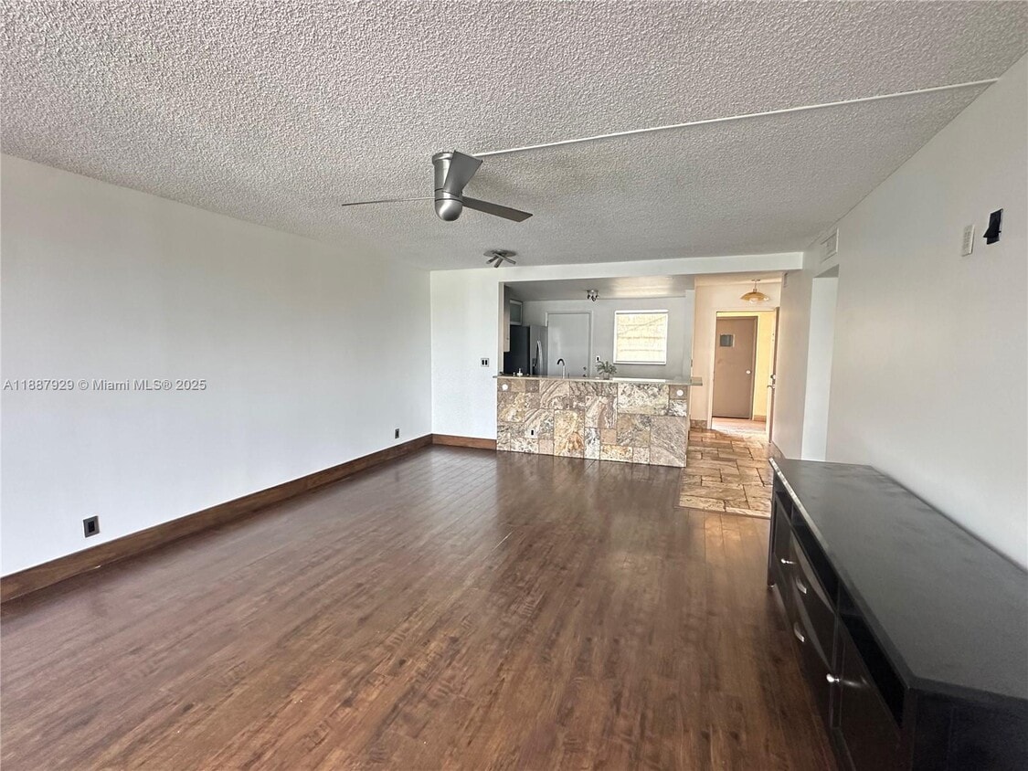 Foto principal - 900 NE 12th Ave