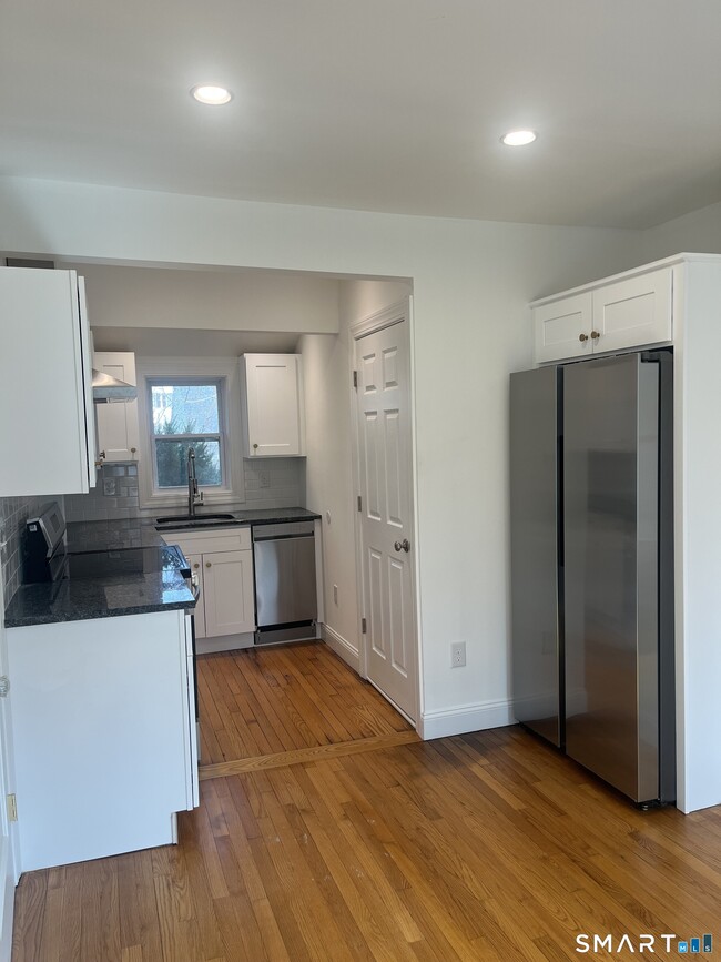 Building Photo - 156 Union St