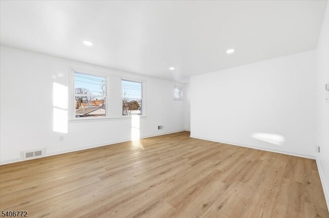 Building Photo - 88 Mitchell St