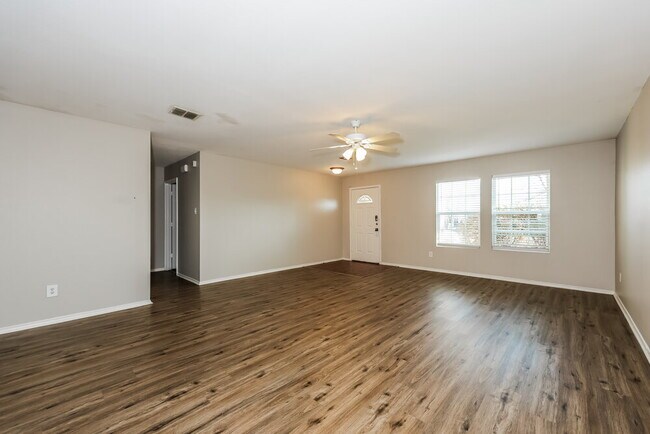 Building Photo - 8410 River Bluffs Dr