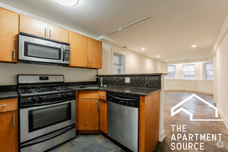 Building Photo - 3023 N Oakley Ave