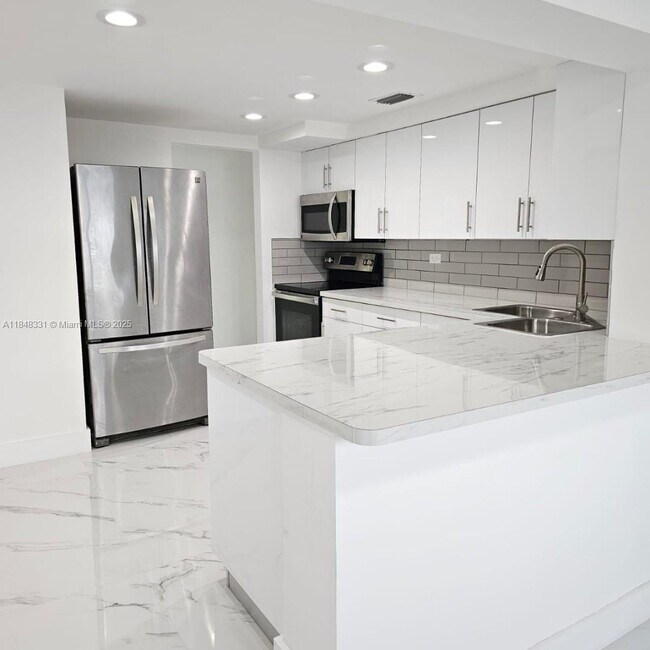 Foto del edificio - 1598 NE 174th St