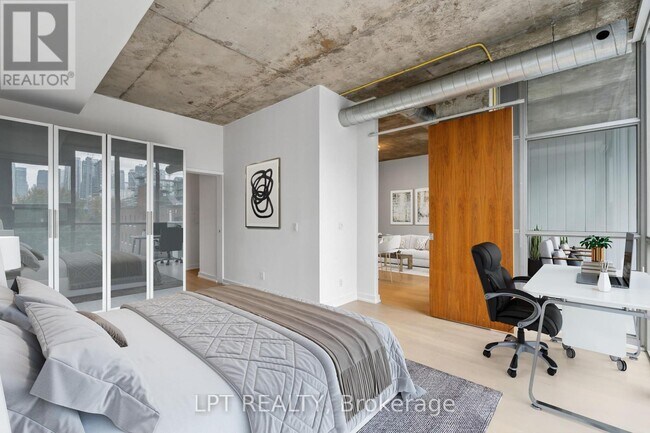 Building Photo - 60 Bathurst St