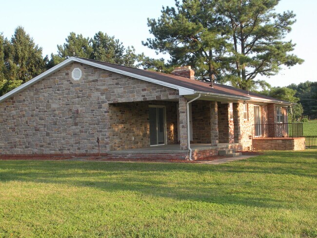 Foto del edificio - 1755 Holland Cliffs Rd