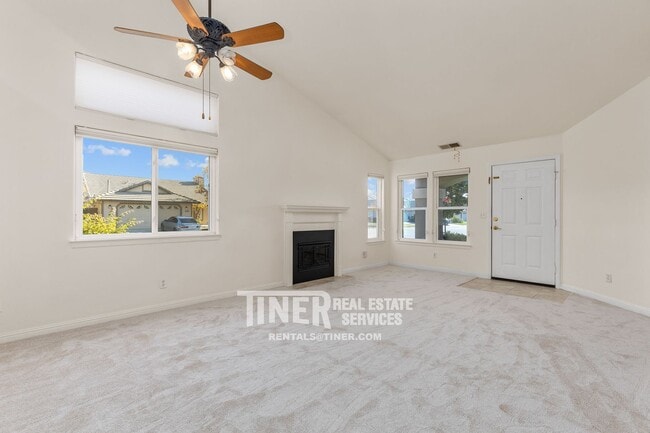 Building Photo - 2240 Moraga Dr