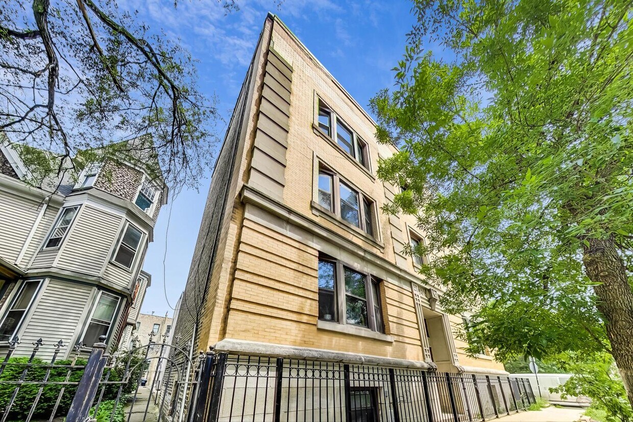 Primary Photo - 902 W Dakin St