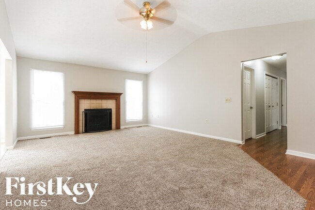 Foto del edificio - 2204 Valley Creek W Ln