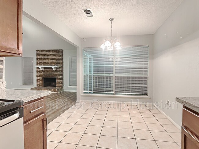 Building Photo - 3402 Coachlight Ln
