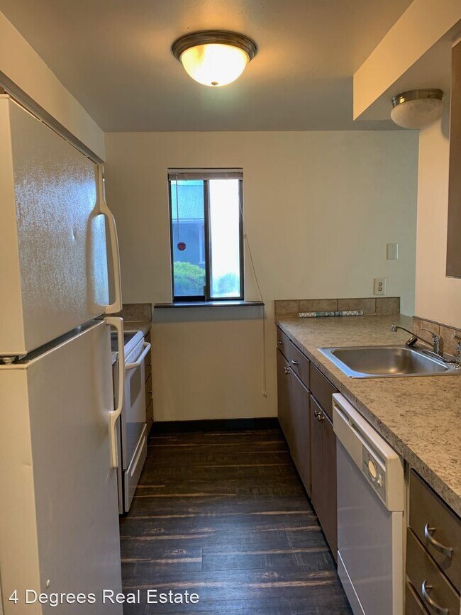 Foto del edificio - 6119-6123 N Addison St