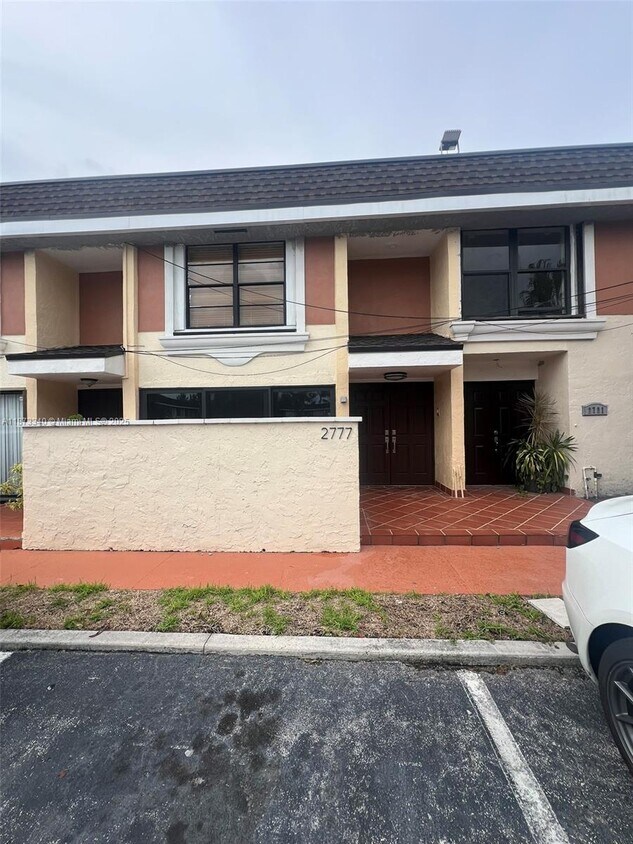 Foto principal - 2777 NE 165th Terrace