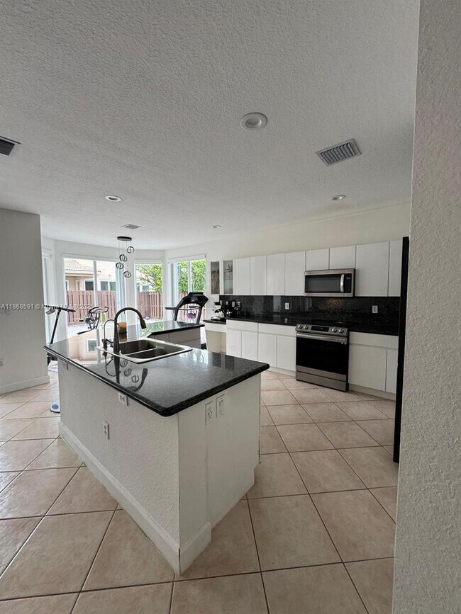 Foto del edificio - 10873 NW 71st St