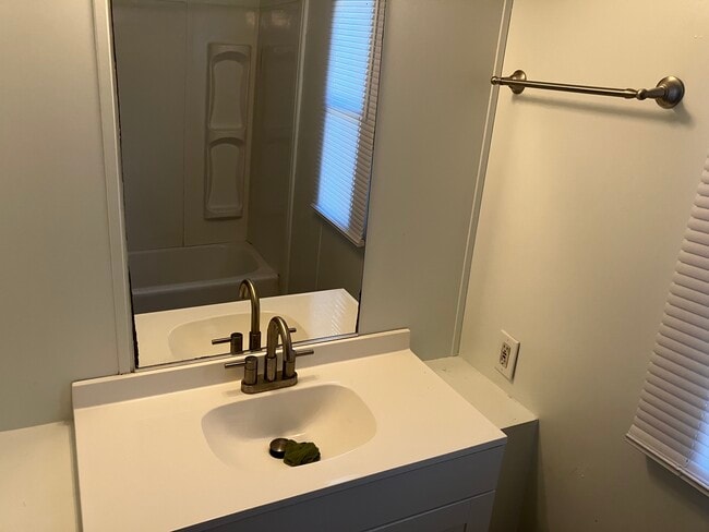 Building Photo - 5426 Peden Point Rd