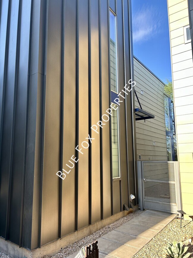 Foto del edificio - 3611 E 3rd St