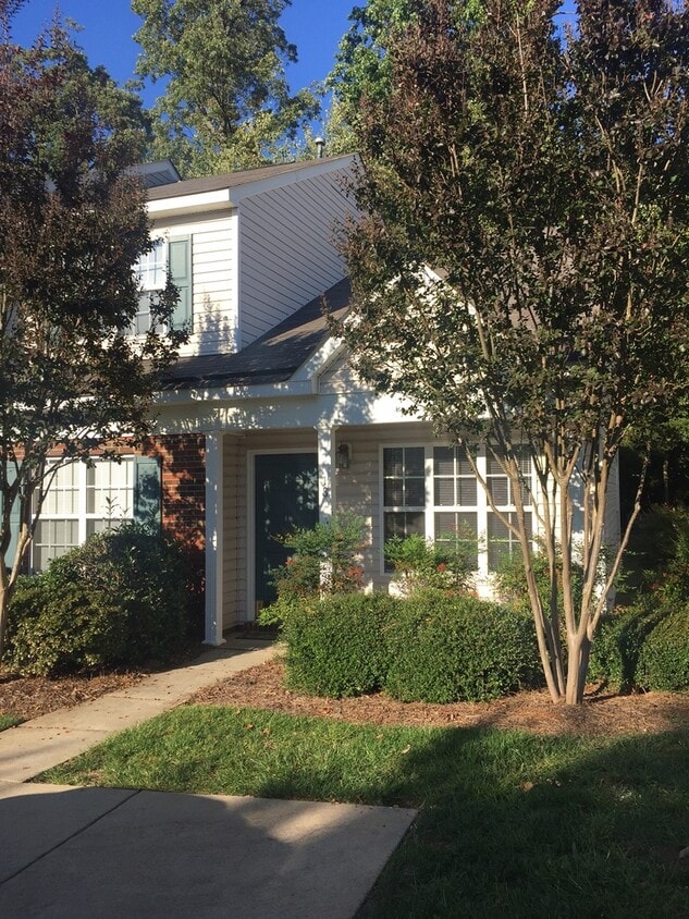 Foto principal - 3 Bed 2 Bath Townhome Available