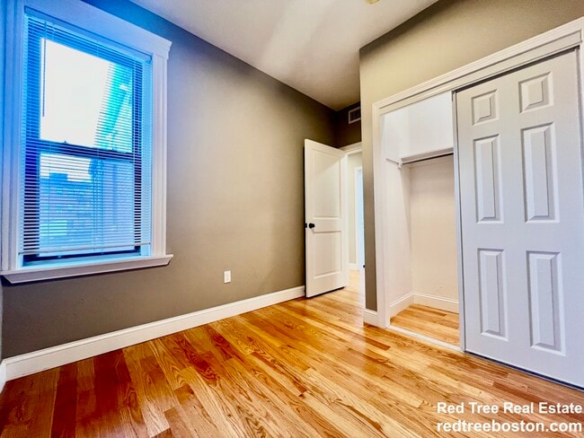 Building Photo - 1914 Beacon St