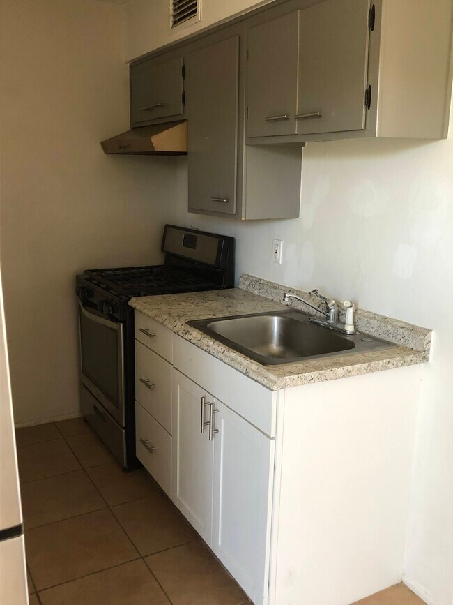 Foto del edificio - 2554 N Park Ave