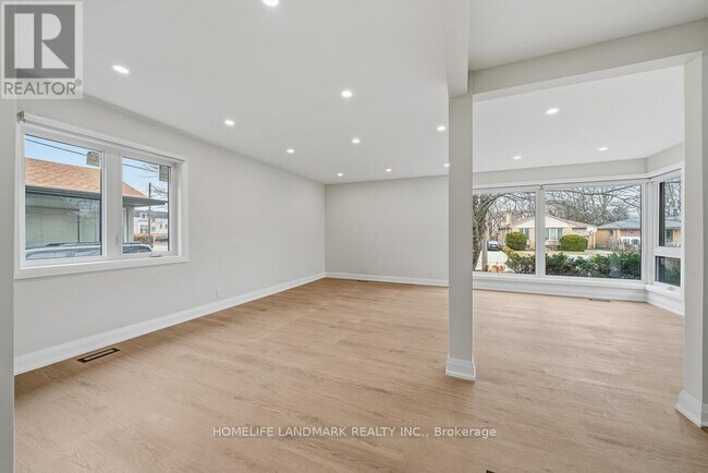 Building Photo - 135 Waterloo Ave