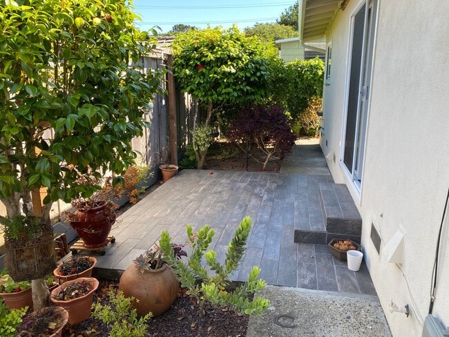 Building Photo - Beautiful Pacific Grove Home