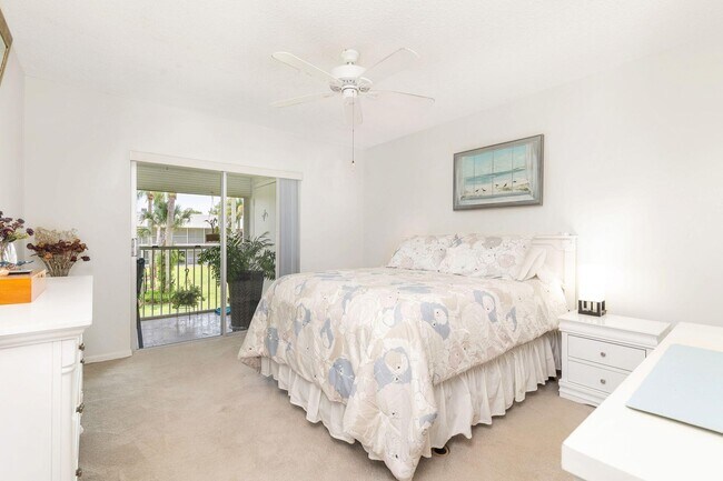 Building Photo - 18081 SE Country Club Dr