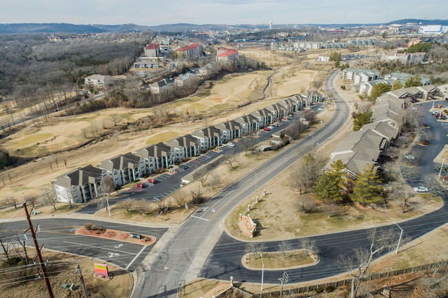 Building Photo - Fully Furnished Condo on Thousand Hills Go...
