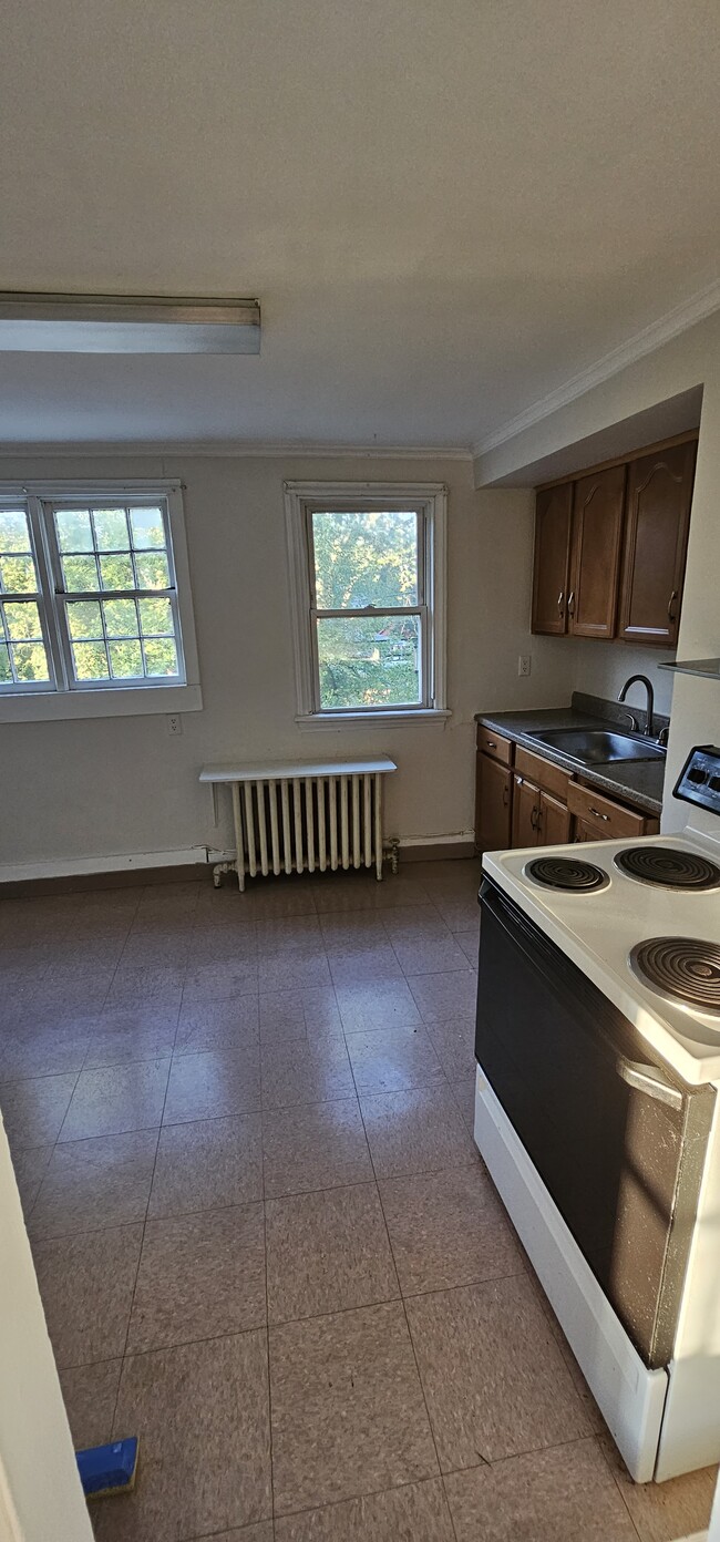 Kitchen - 19 Village Dr