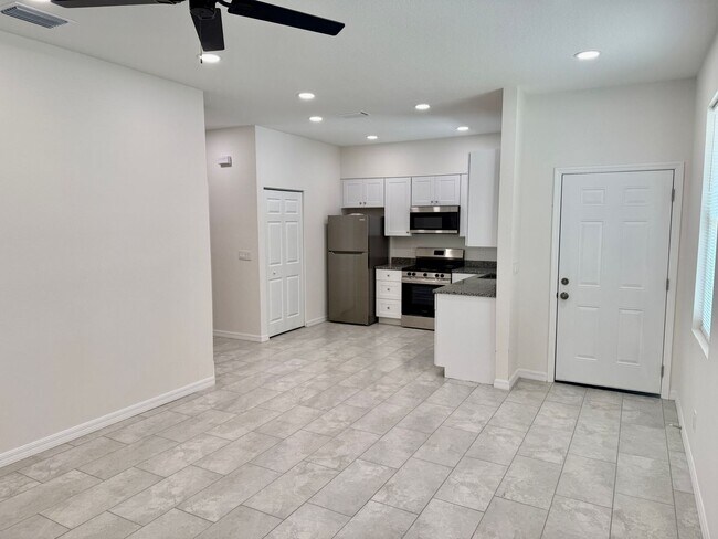 Building Photo - Brand New Home located in the heart of Tampa!