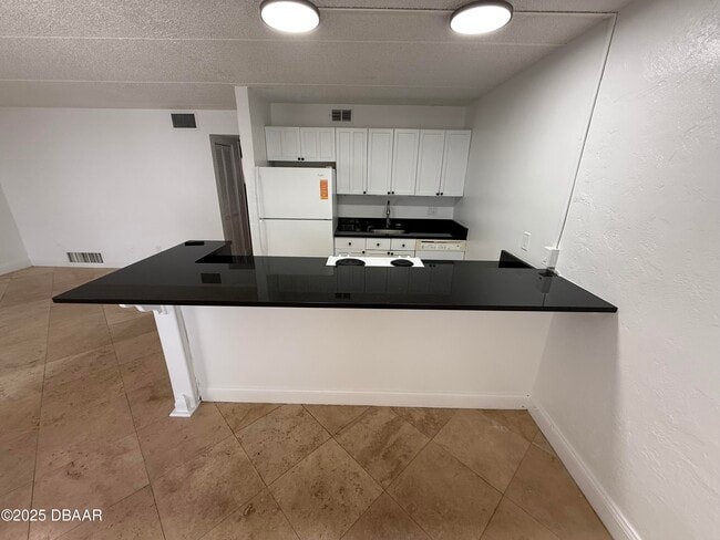 Building Photo - 405 N Halifax Ave